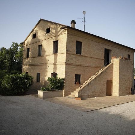 Гостевой дом Agriturismo La Fonte Di San Girio Потенца-Пичена Экстерьер фото