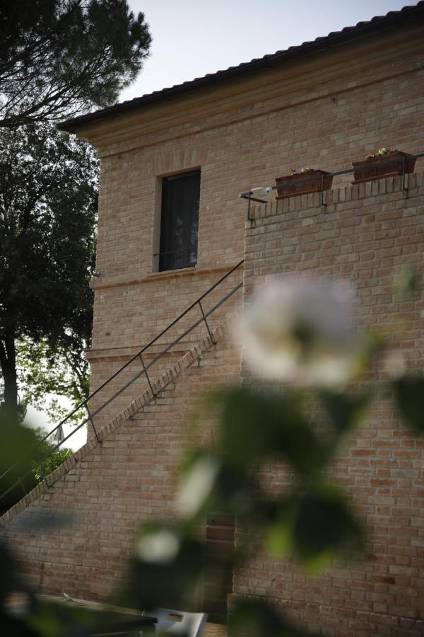 Гостевой дом Agriturismo La Fonte Di San Girio Потенца-Пичена Экстерьер фото